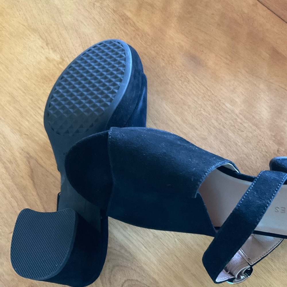 NWOB AEROSOLES Cosmic. Suede Heel In Black. Open-Toe Mule Sandals. Size 9 - Picture 3 of 3